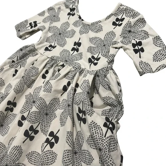 Hanna Andersson Dress 5 Skater White Black Floral Dress Pockets Short Sleeve - Picture 2 of 7